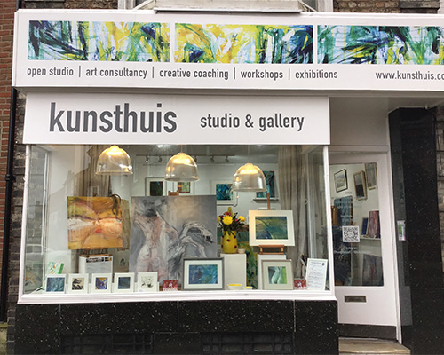 Kunsthuis Gallery is a new Studio and Gallery run by Cecile Creemers and home to resident artist CM Robertina located in the heart of Thirsk, North Yorkshire. Offering art consultancy, freelance curating, creative coaching, workshops and exhibitions.